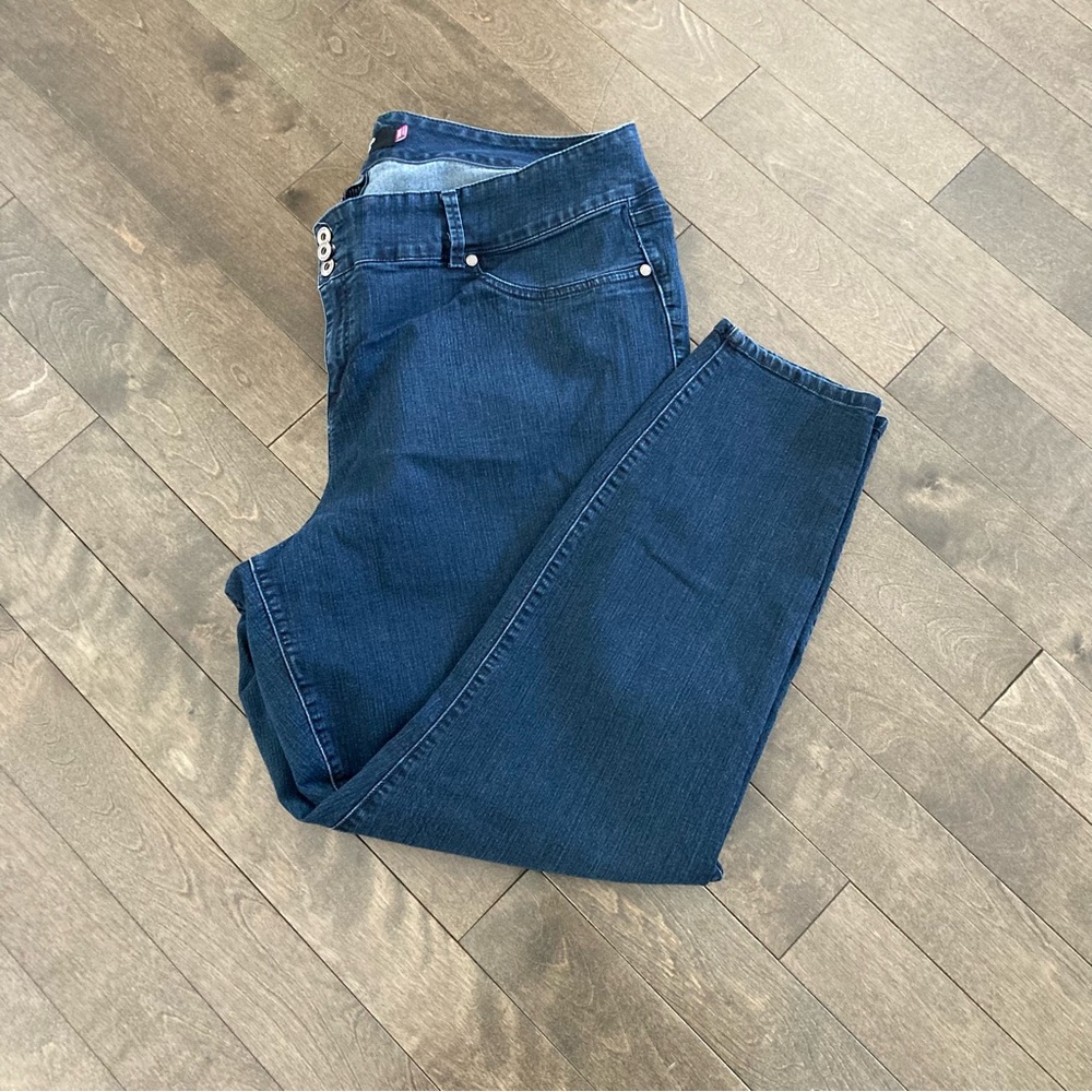 Torrid Size 28XL (Extra Tall) Blue Jeans with 3 Button Waistband Inseam 31